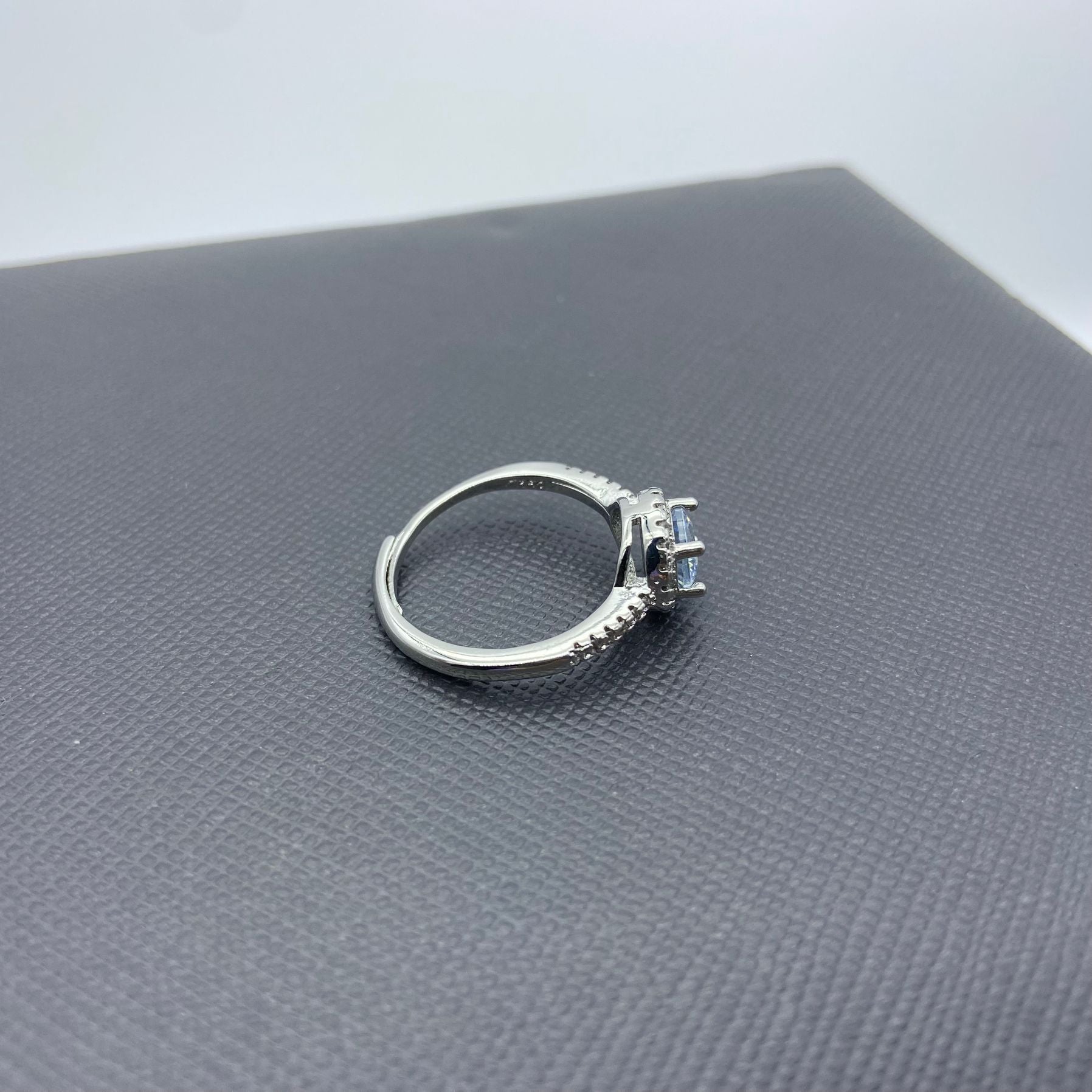 Wholesale Simulated Moissanite Round and Square One Carat Ring