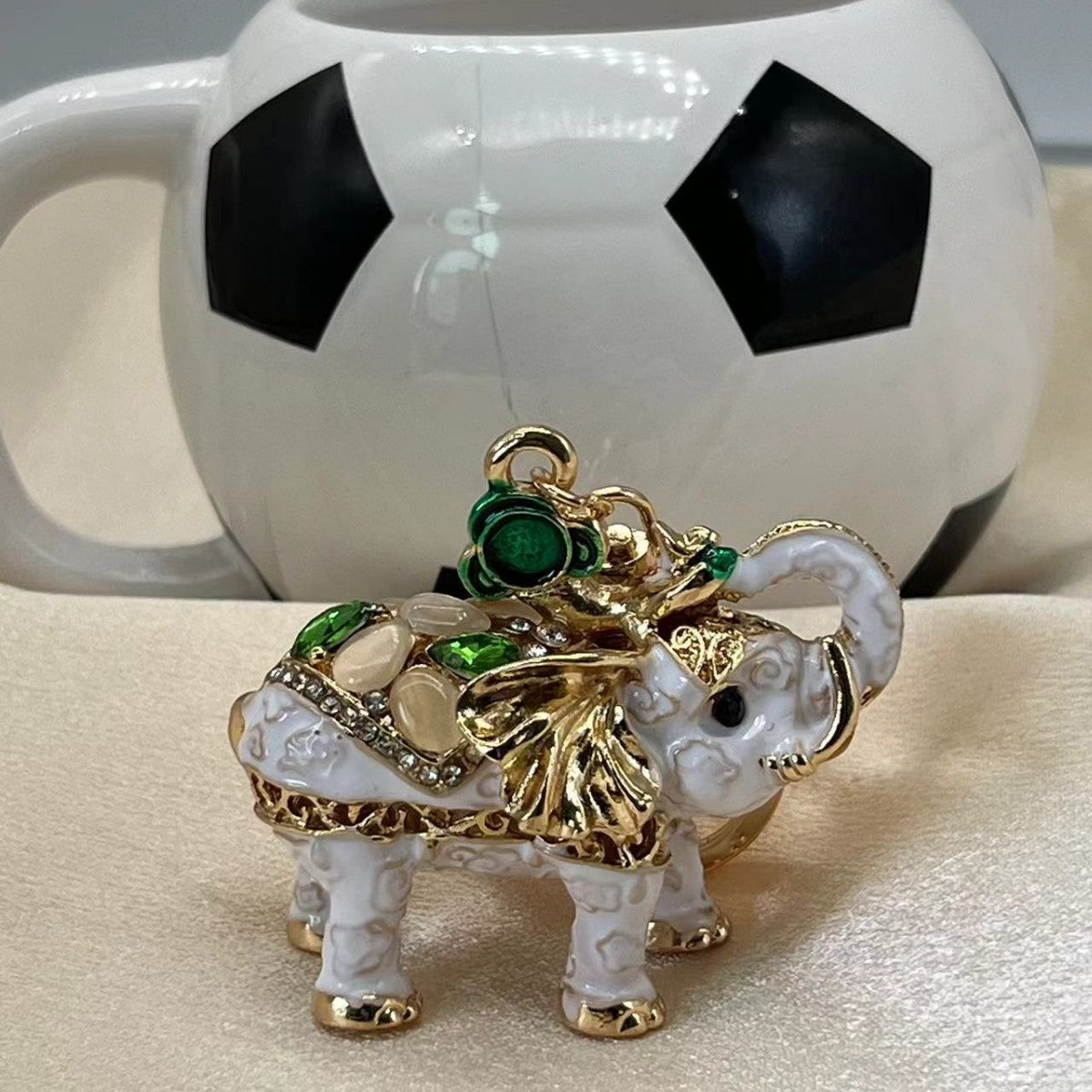 Wholesale cute elephant pendant alloy keychain