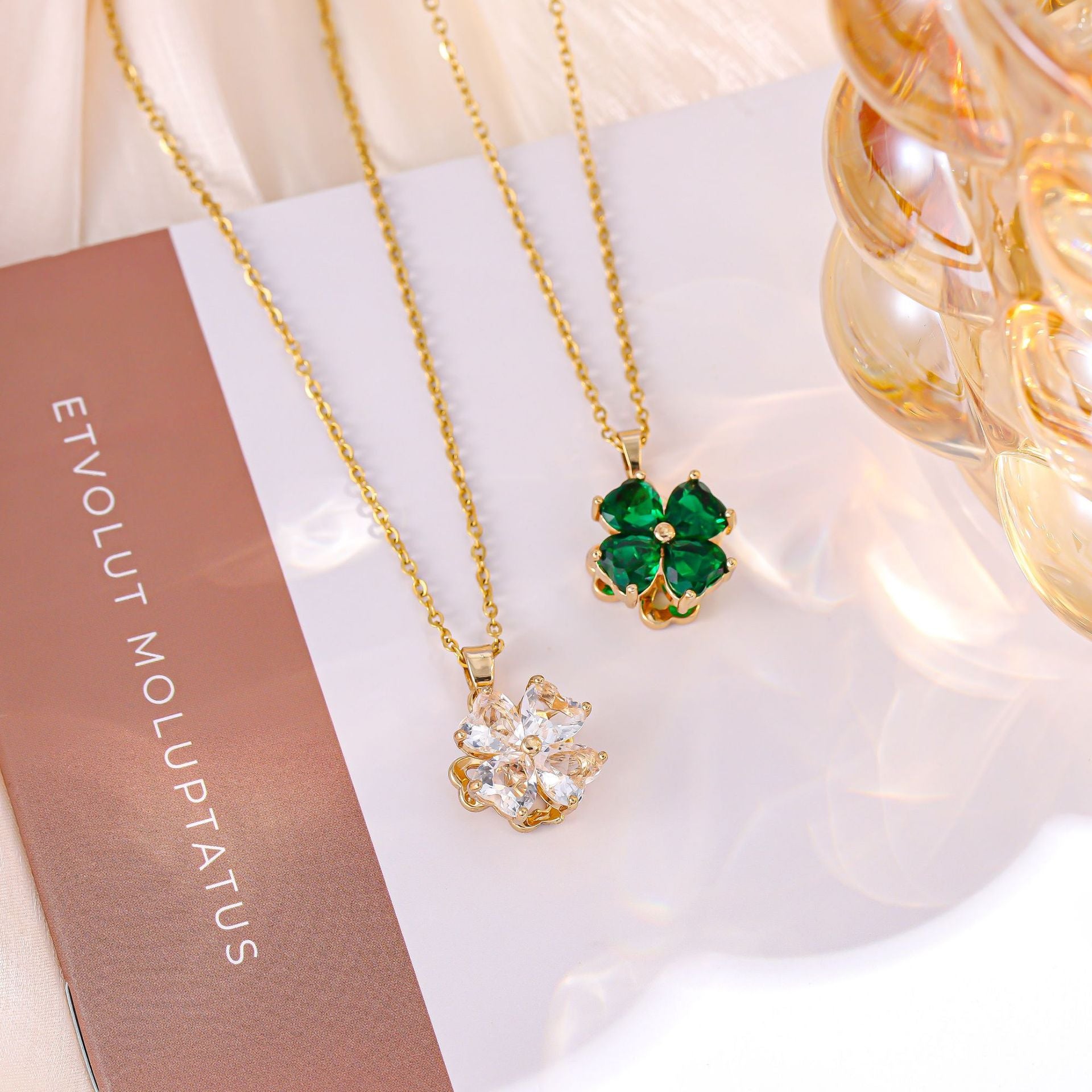 Wholesale diamond rotating lucky four-leaf clover inlaid with colorful zircon titanium steel clavicle chain