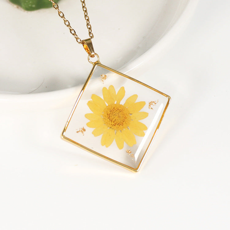 Wholesale 6pcs Golden Dried Rose Immortal Flower Real Flower Simple Pendant Drip Resin Necklace
