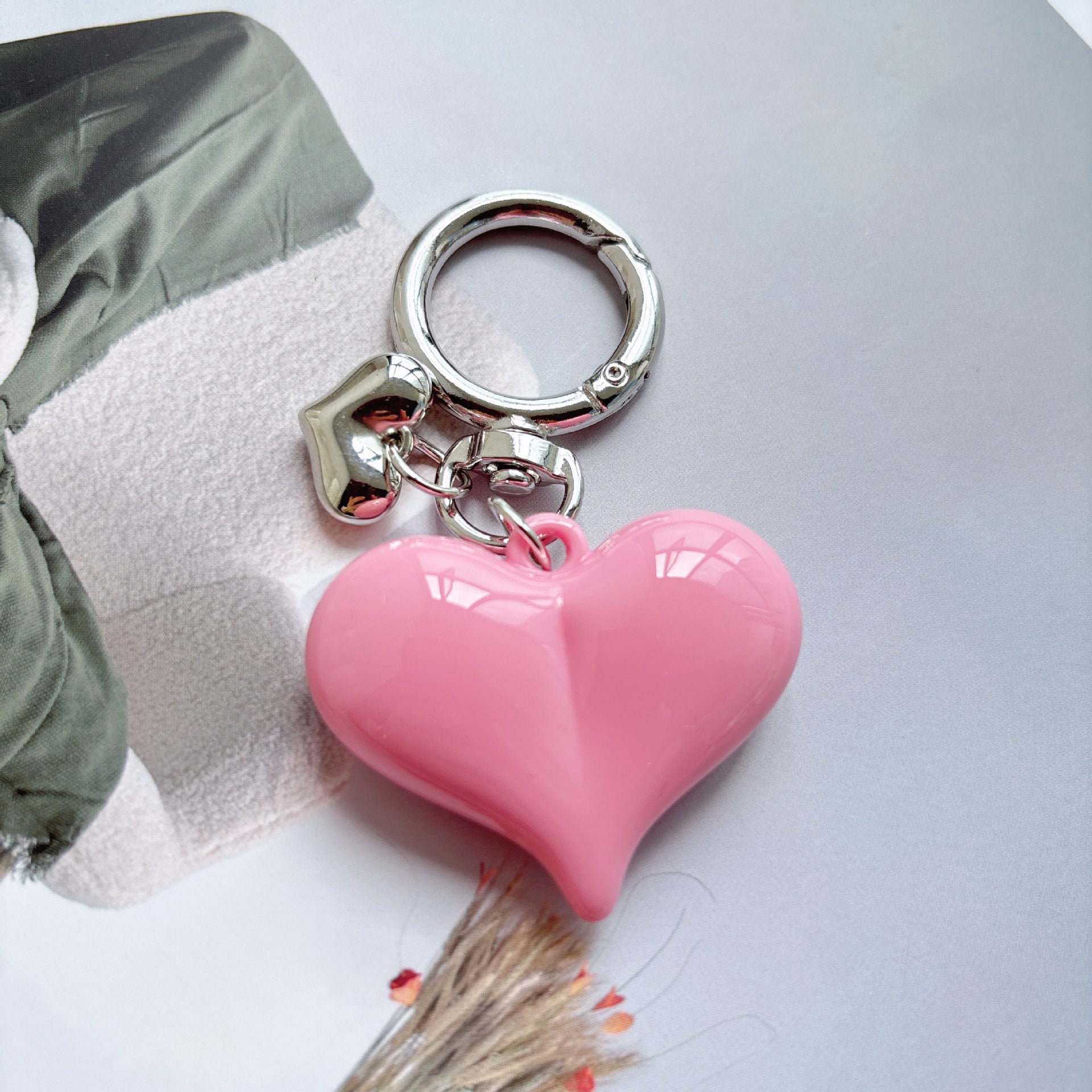 Wholesale Creative love keychain peach heart bag car key decoration