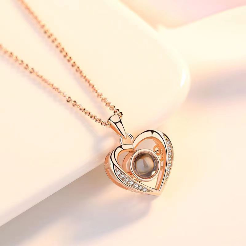 Wholesale projection necklace female 520 Valentine's Day gift heart-shaped pendant beating heart heart-shaped smart necklace