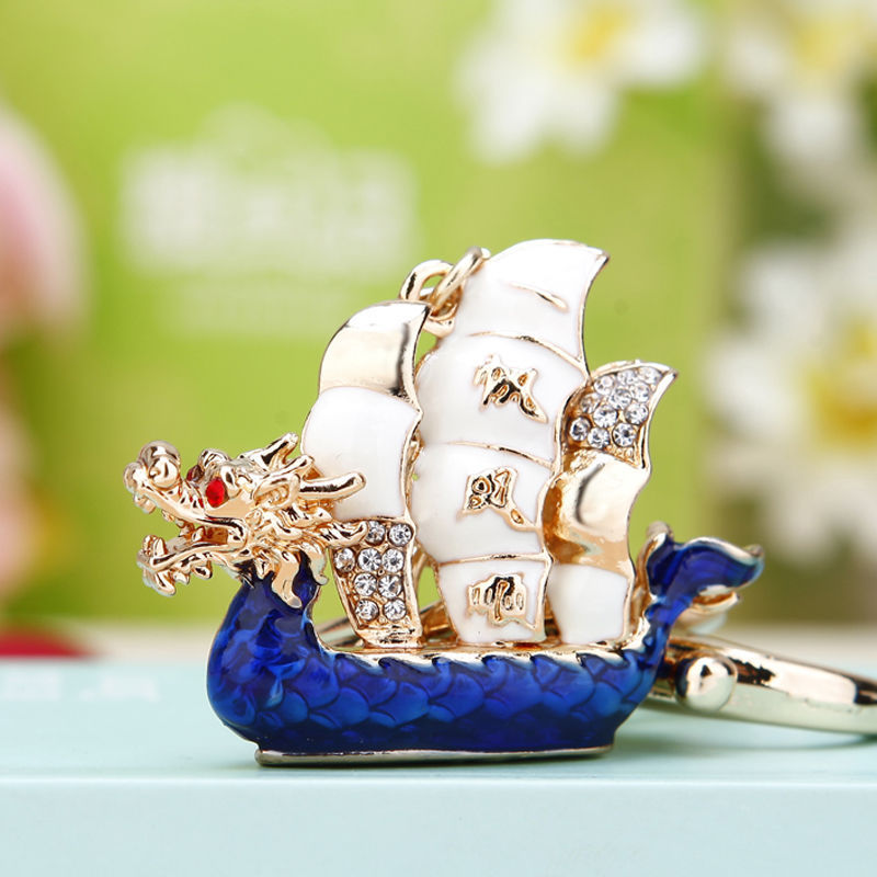 Wholesale Stylish Rhinestone Bear Keychain Car Key Accessory Bag Charm Champagne Zinc Alloy Wedding Gift For Resale