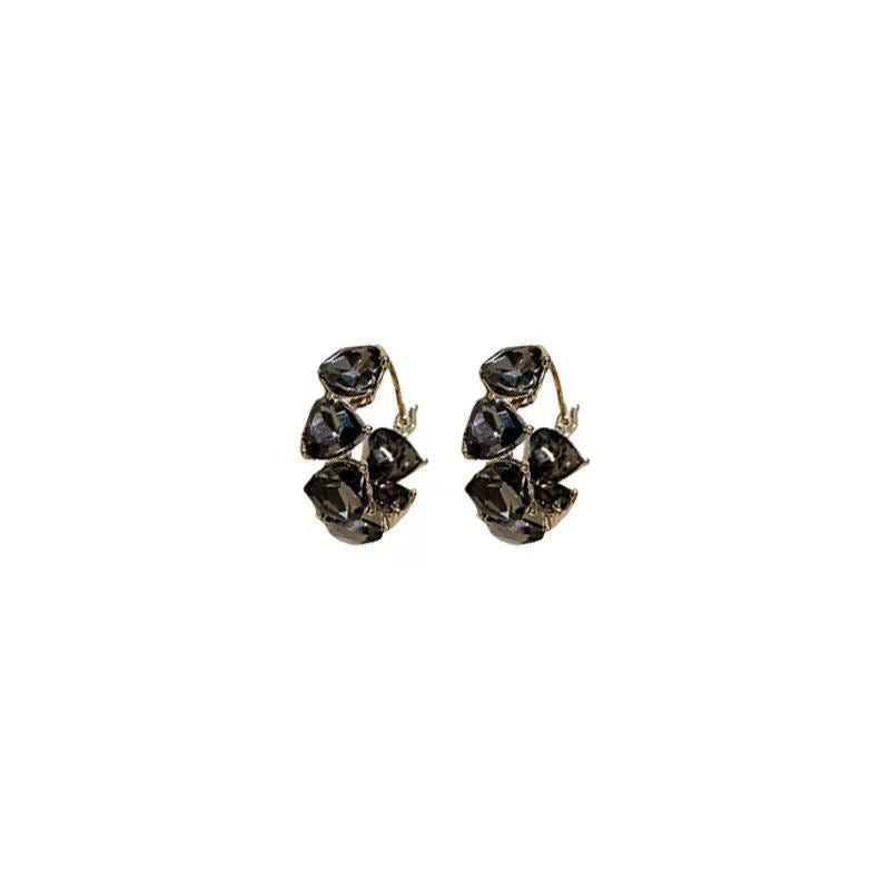 Wholesale Temperamental fashion niche black peach heart retro sweet circle earrings