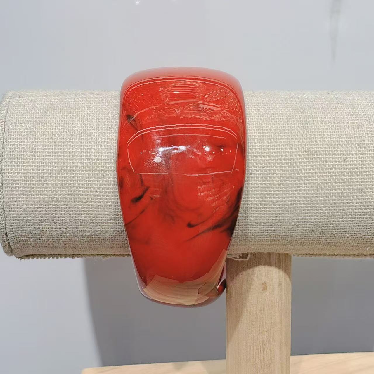 Wholesale Resin oval wide version geometric arc resin smudged coffee color bracelet spring and summer bracelet