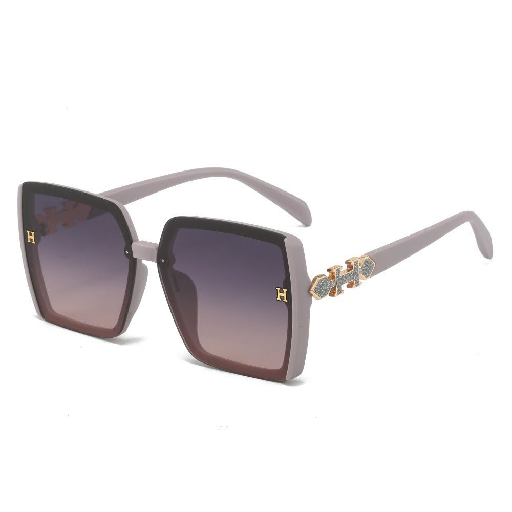 Wholesale Fashionable Temple Letter Sunglasses