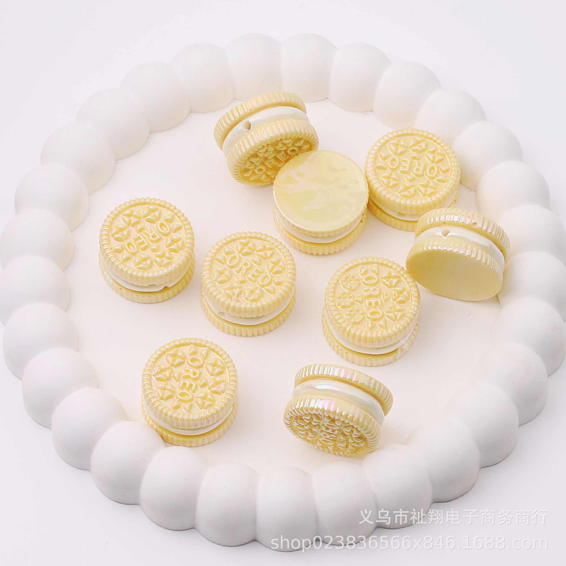 Wholesale 100pcs/pack Resin Through-hole UV Color-plated Macron Sandwich Biscuit DIY Beads