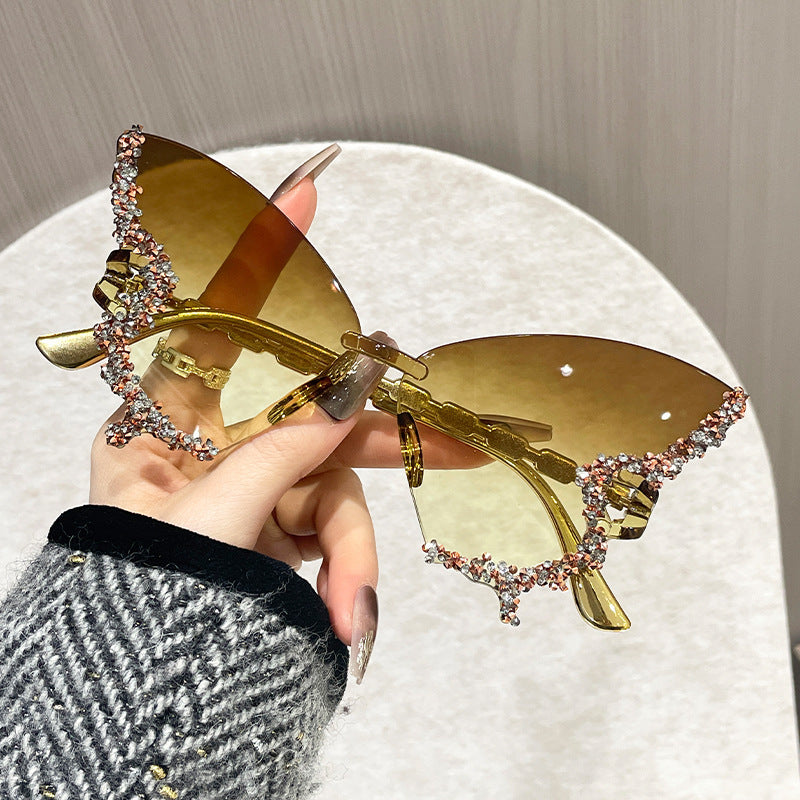 Wholesale Women's butterfly shape diamond frameless sunglasses