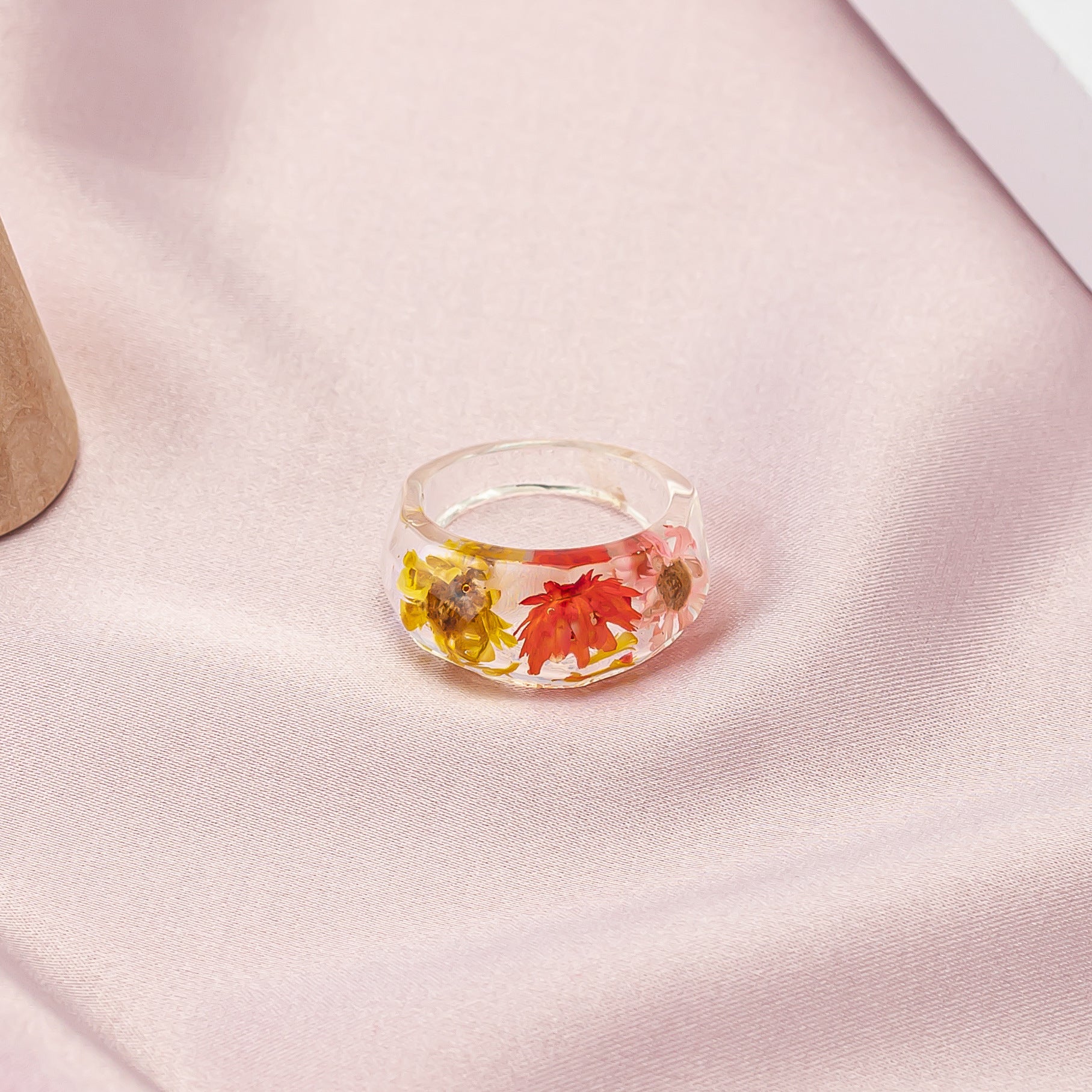 Wholesale Minimalist Resin Creative Personality Daisy Dried Flower Ring