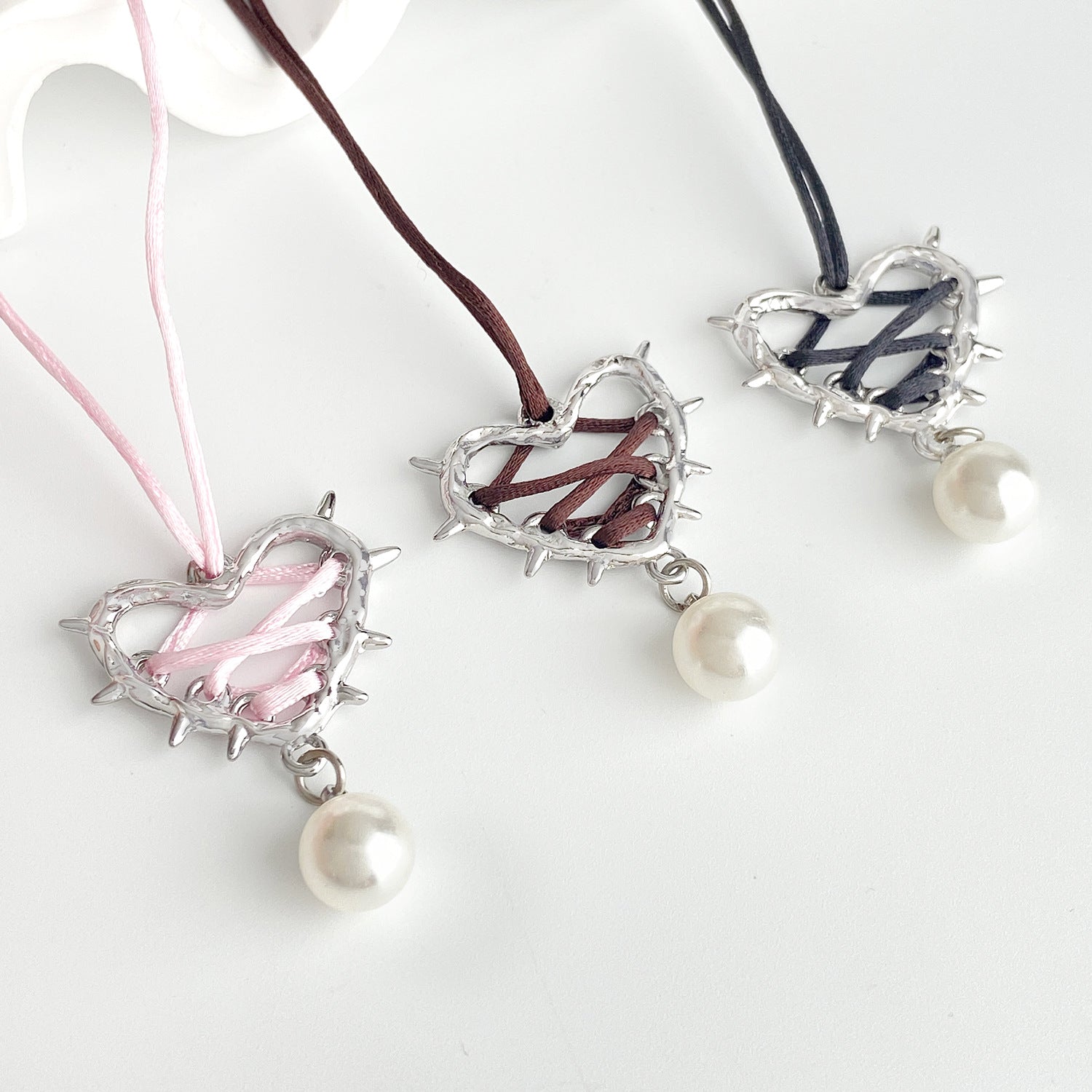 Wholesale Thorn Heart Wrapped Ribbon Pearl Pendant Necklace