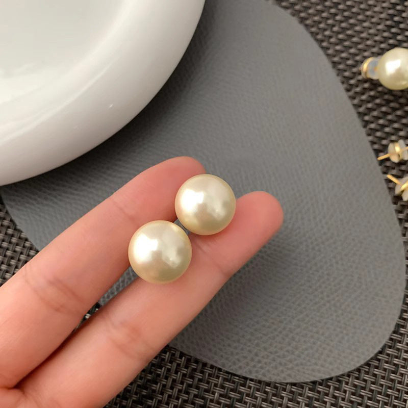Wholesale 8-14mm milk white pearl round earrings