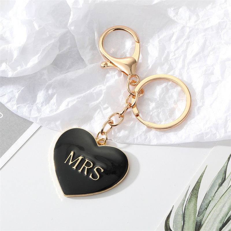 Aleación al por mayor Entrega en blanco y negro Corazón Peach Drip Letter Mrmrs Keychains