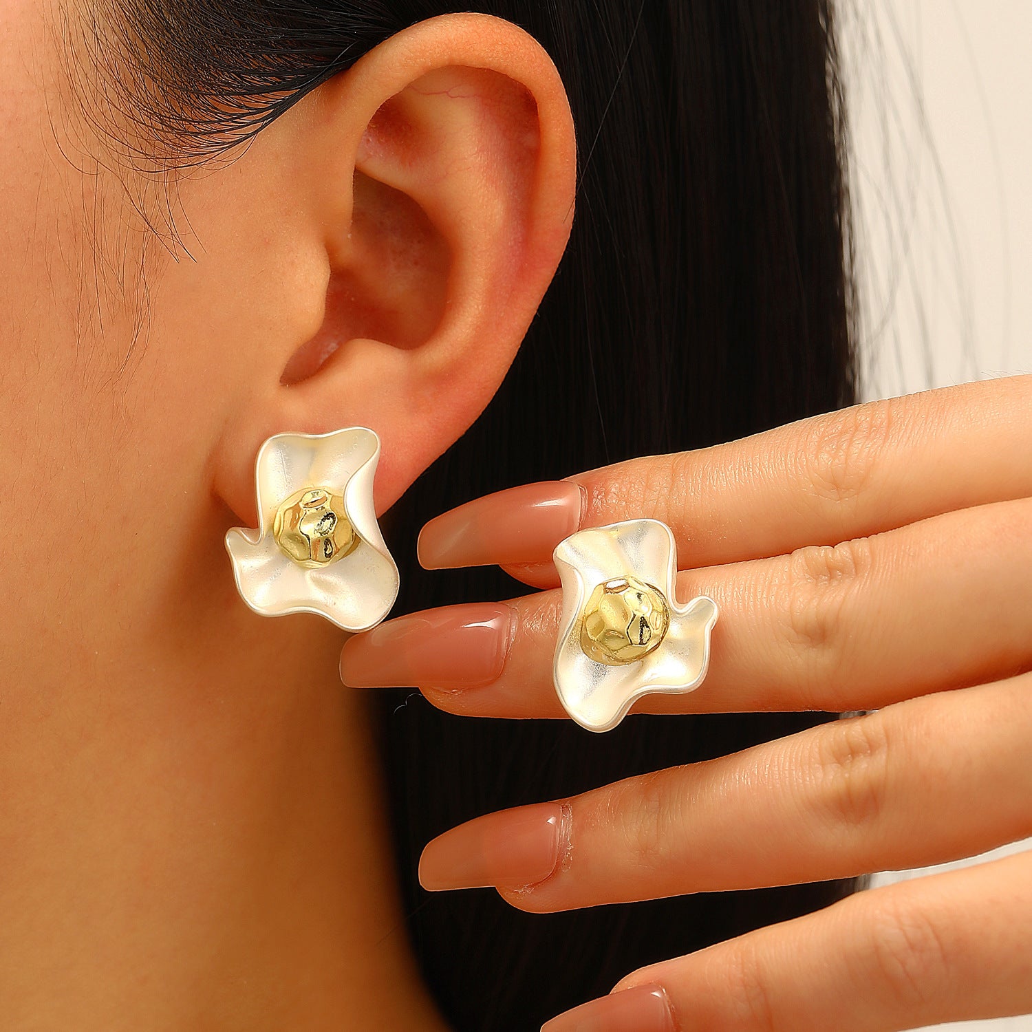 Wholesale Trendy Summer Vacation Hand Knit Raffia Flower Earrings For Women Golden Yellow Fashion Accessory Resale Gift