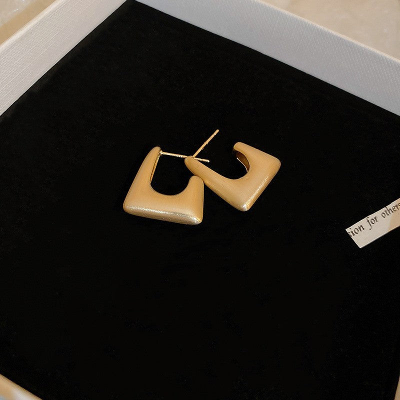 Wholesale Electroplated Bean Metal Earrings