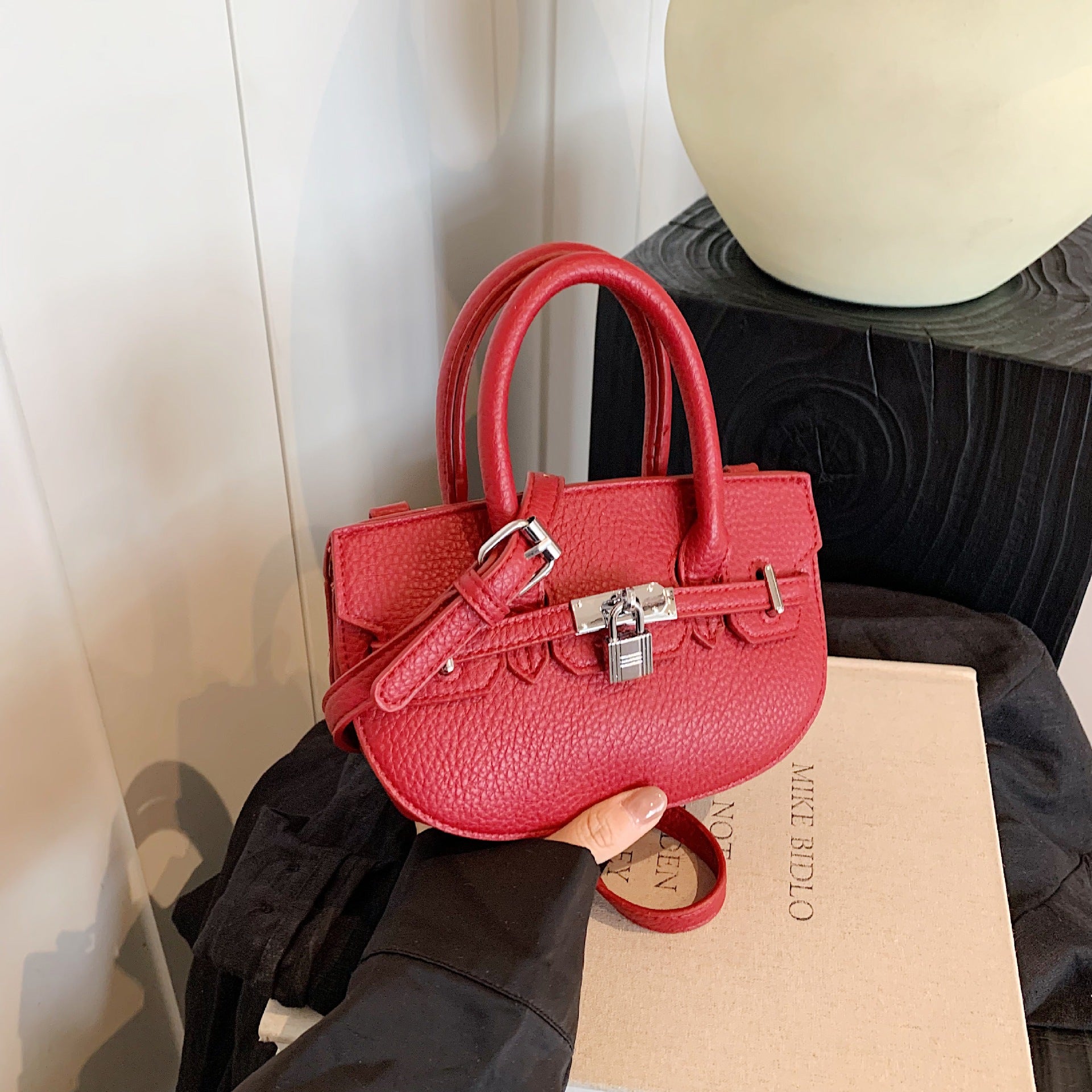 Wholesale High-end Lock Versatile Handbag Shoulder Bag