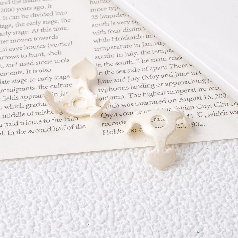 Wholesale of 100PCS/PACK Heart-shaped Flower Holders Paired with Bright Painted Perforated Beads and Acrylic Beads