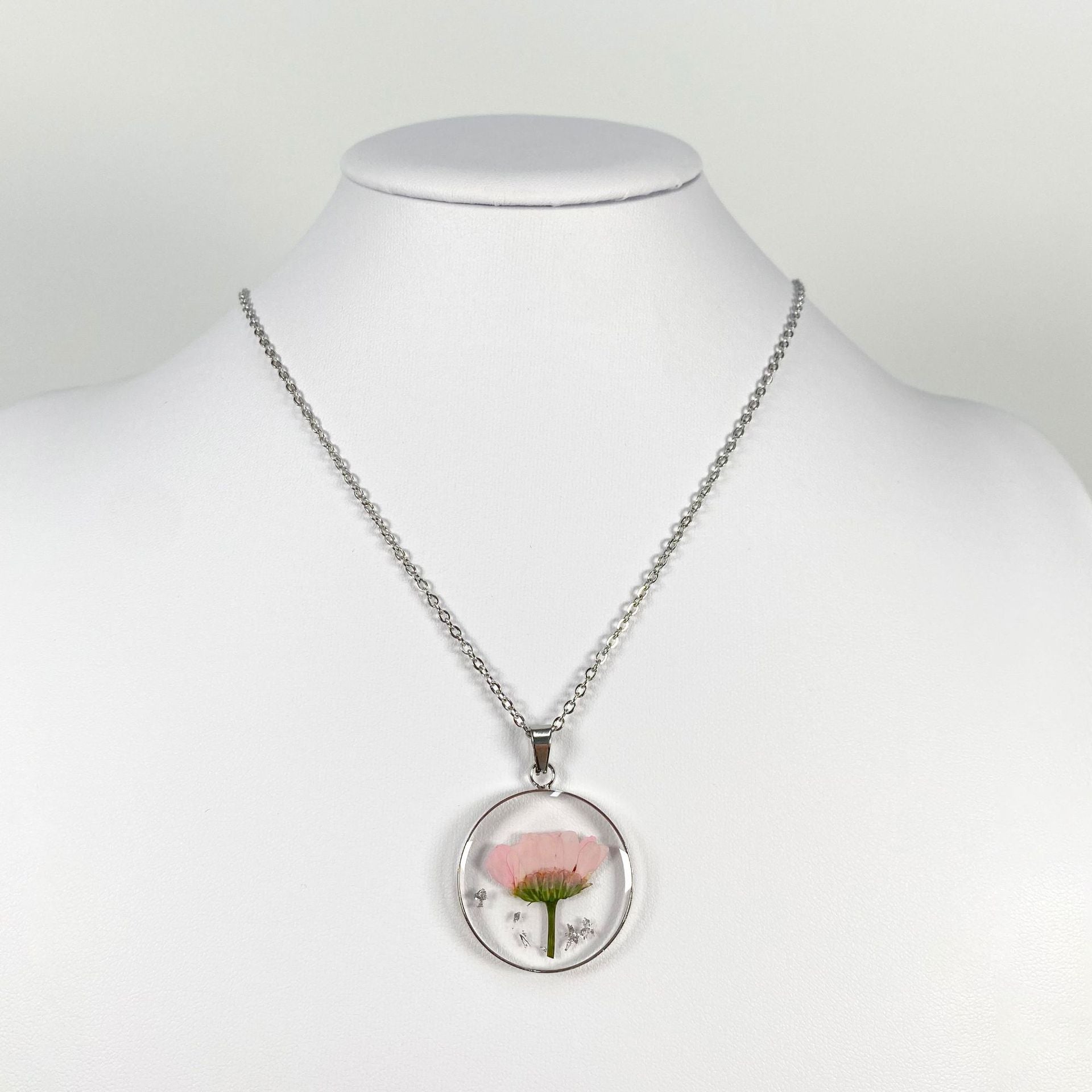 Wholesale 12pcs Resin Creative December Dried Flower Necklace