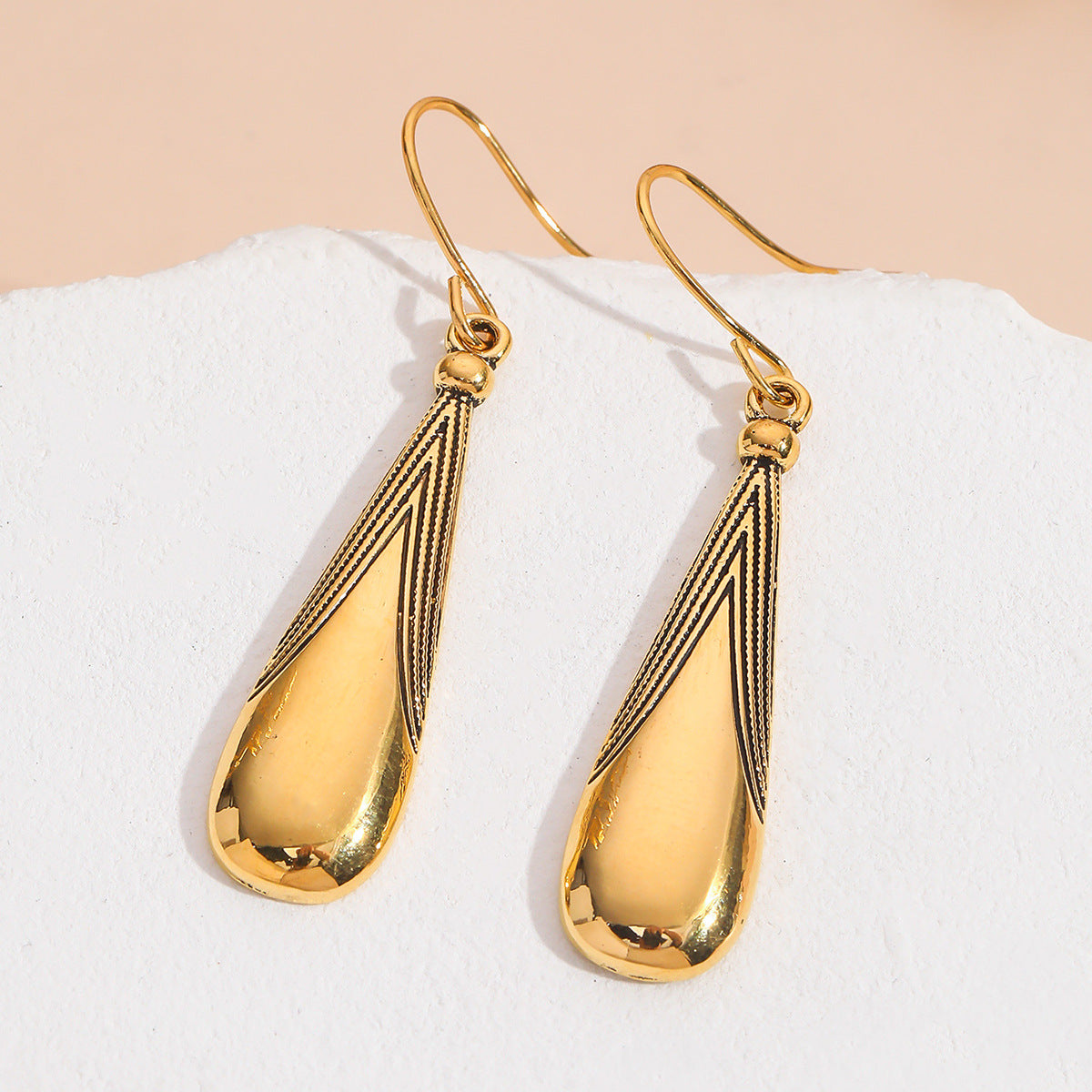 Wholesale Retro Creative Water Drop Women' s Earrings
