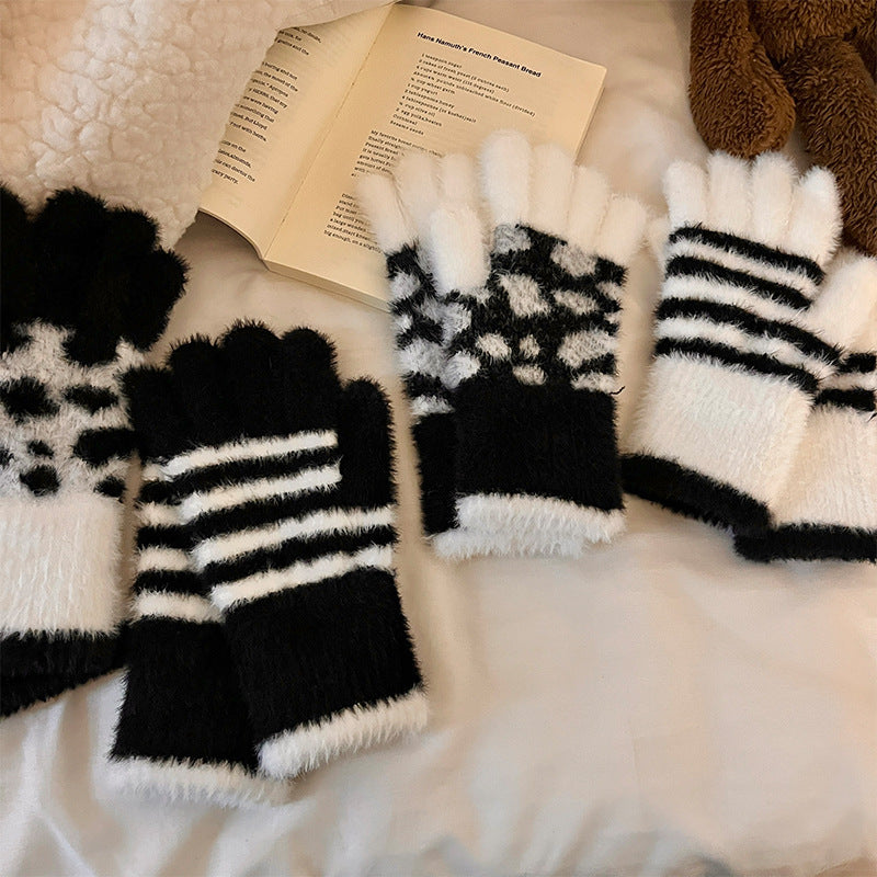 Wholesale Cartoon black and white striped fingerless gloves autumn and winter leopard print