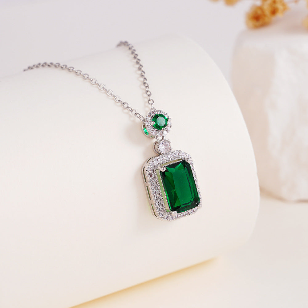 Wholesale Necklace Women' s Perfume Bottle Pendant Stainless Steel Clavicle Necklace