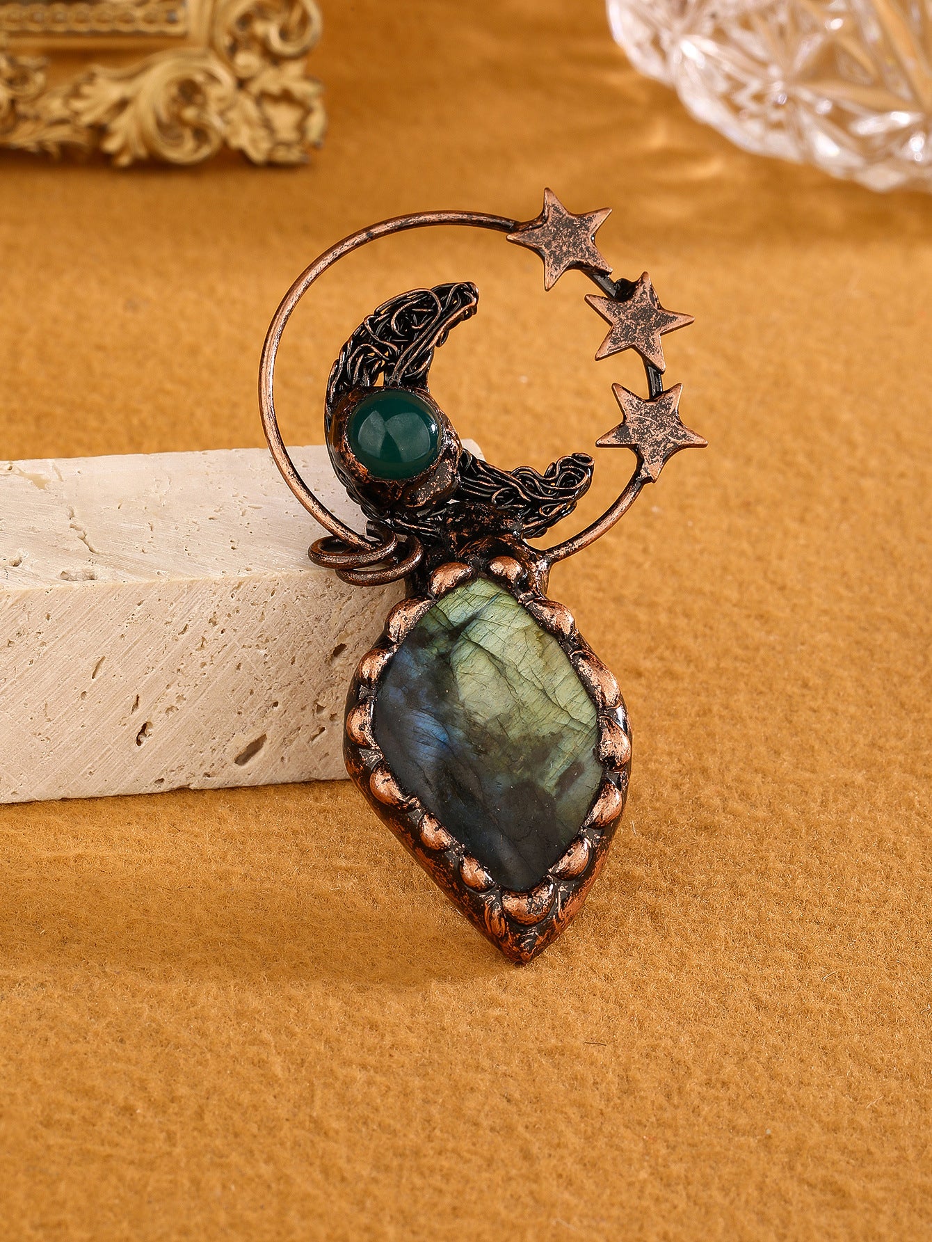 Wholesale Vintage style natural labradorite original design bronze sweater chain pendant with random shape