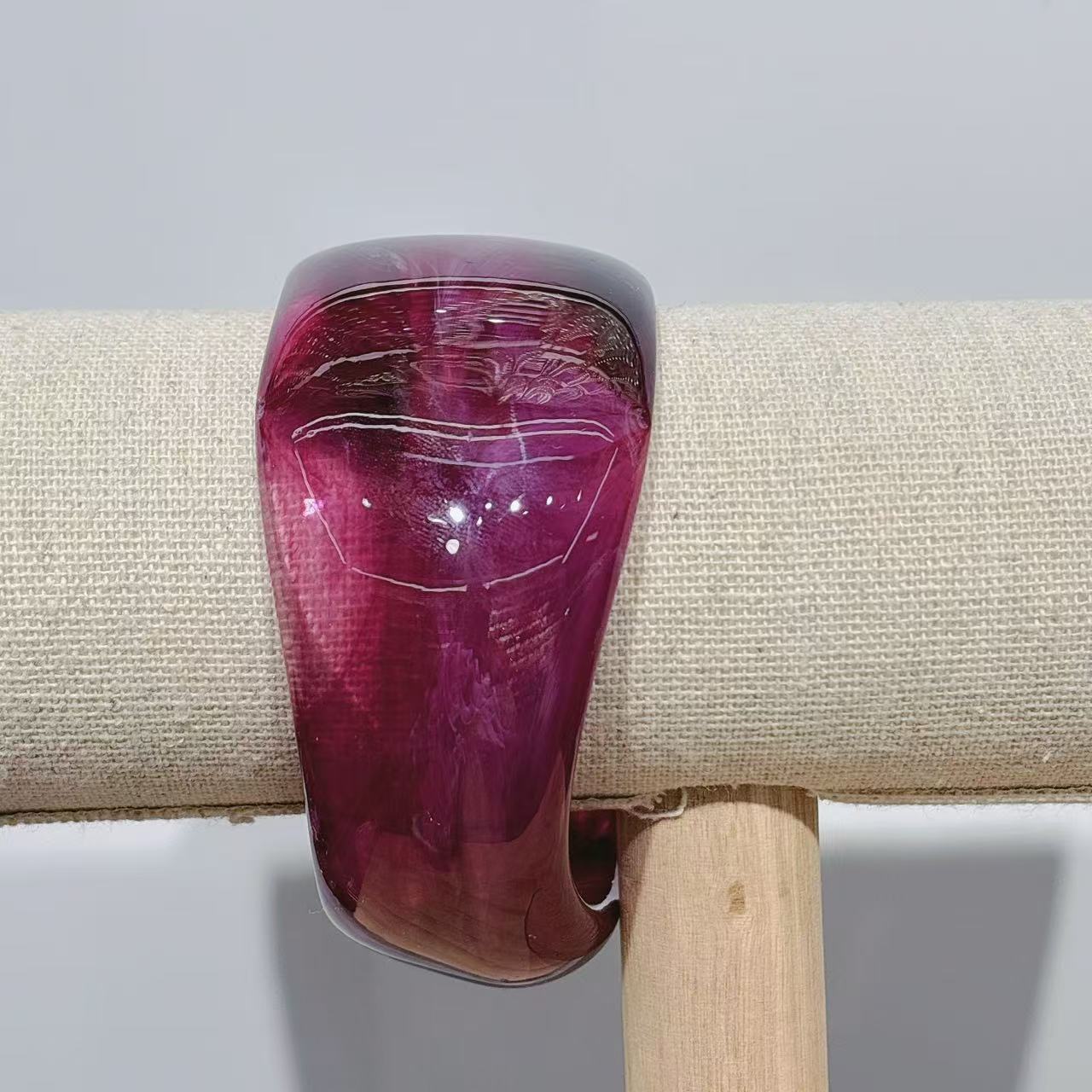 Wholesale Resin oval wide version geometric arc resin smudged coffee color bracelet spring and summer bracelet