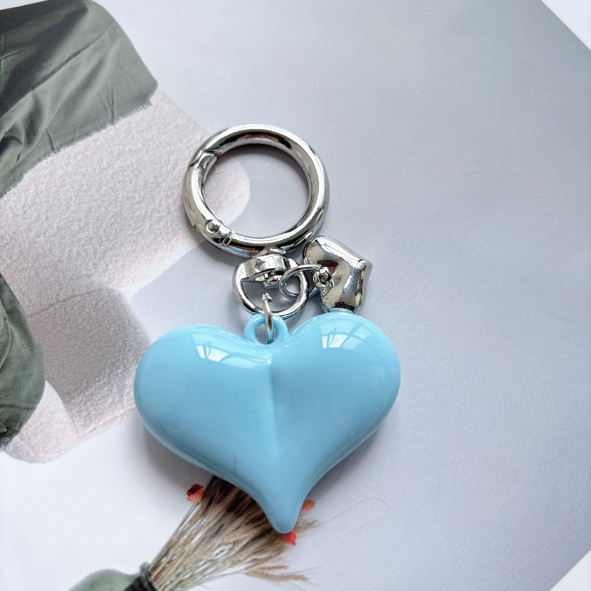 Wholesale Creative love keychain peach heart bag car key decoration