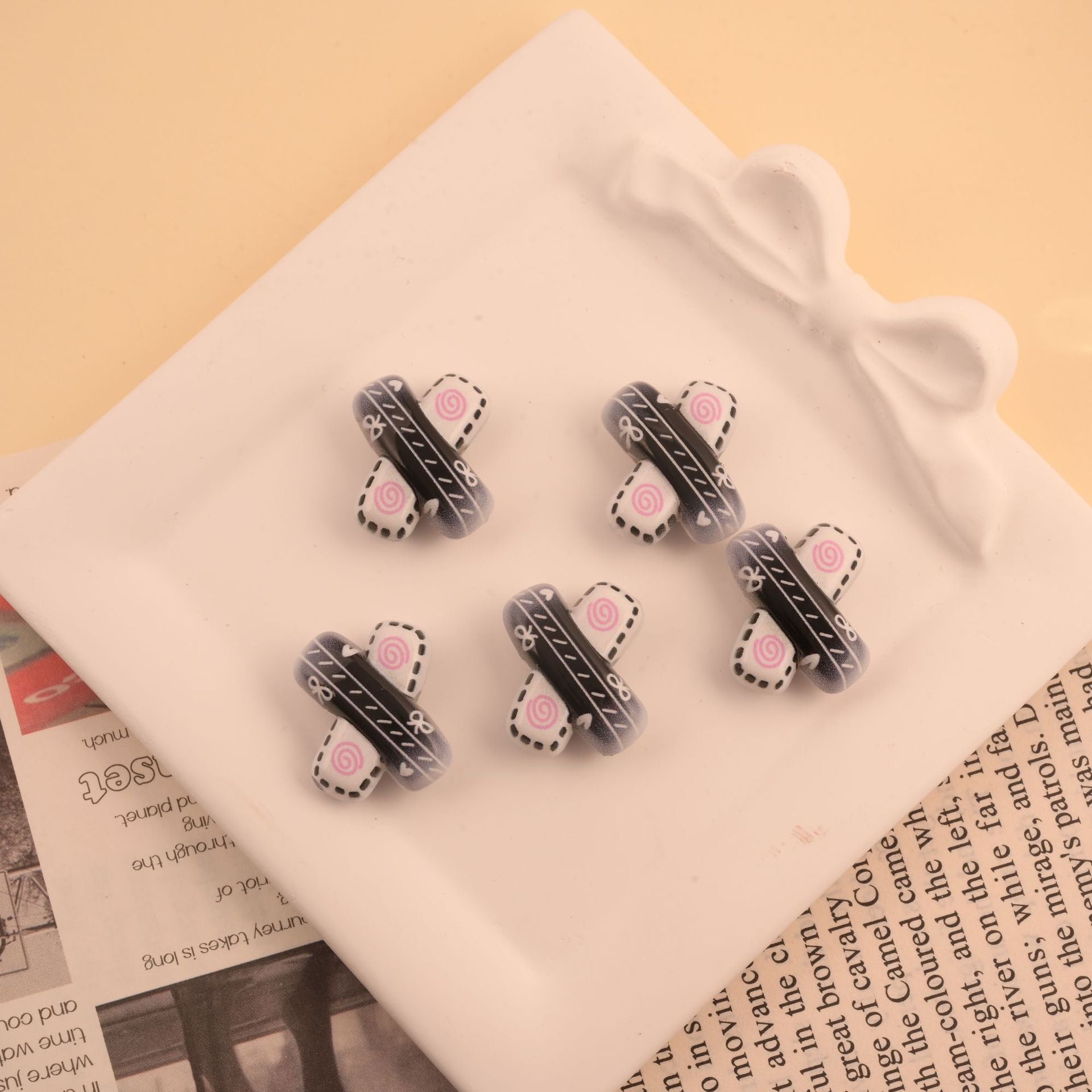 Wholesale 10pcs Acrylic Cartoon Heart Butterfly Beaded Black DIY Beadable Accessories OLY Exclusive