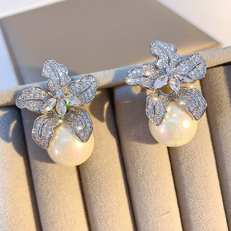 Wholesale Crystal petal earrings elegant pearl earrings