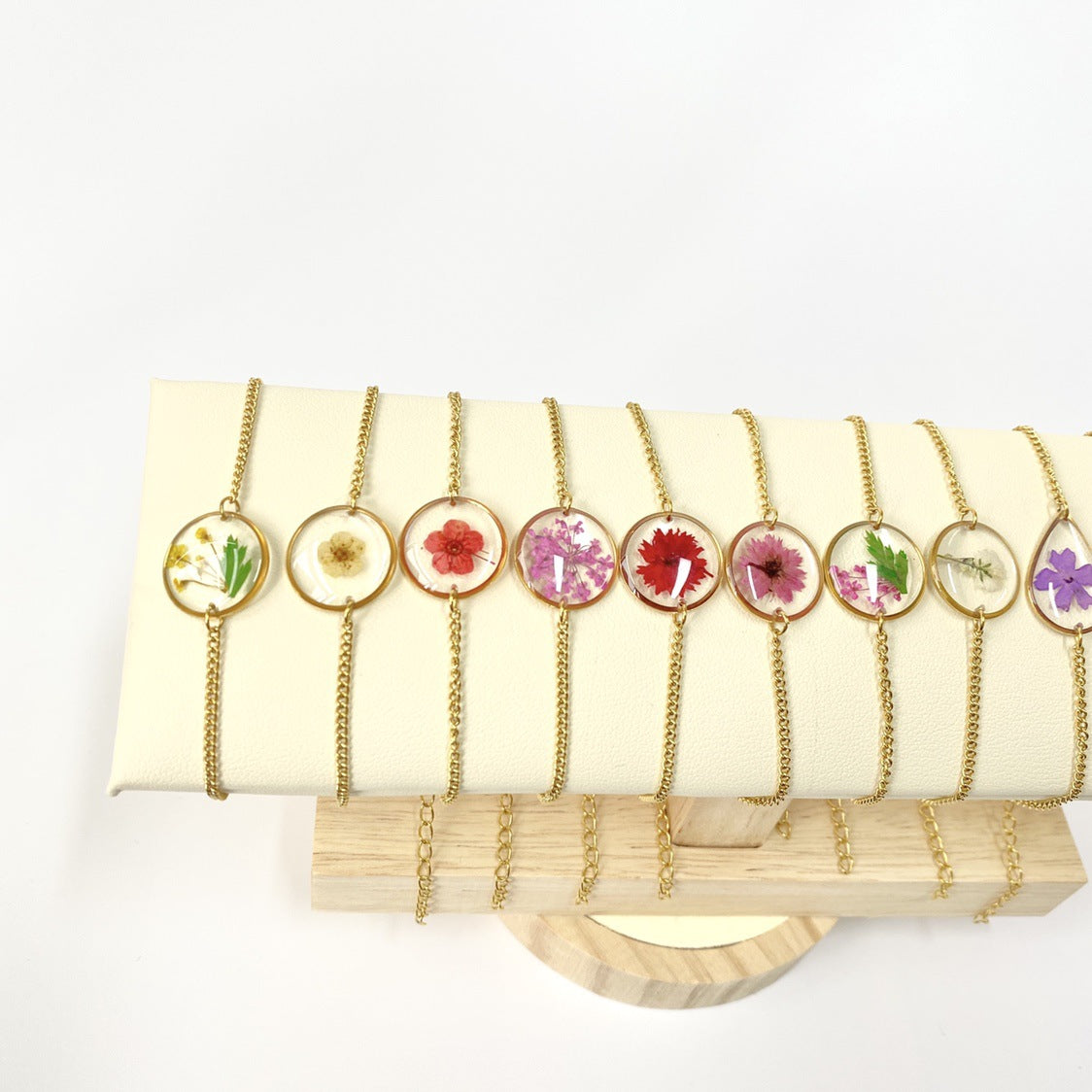 Wholesale 12pcs December Flower Golden Resin Dried Flower Specimen Bracelet