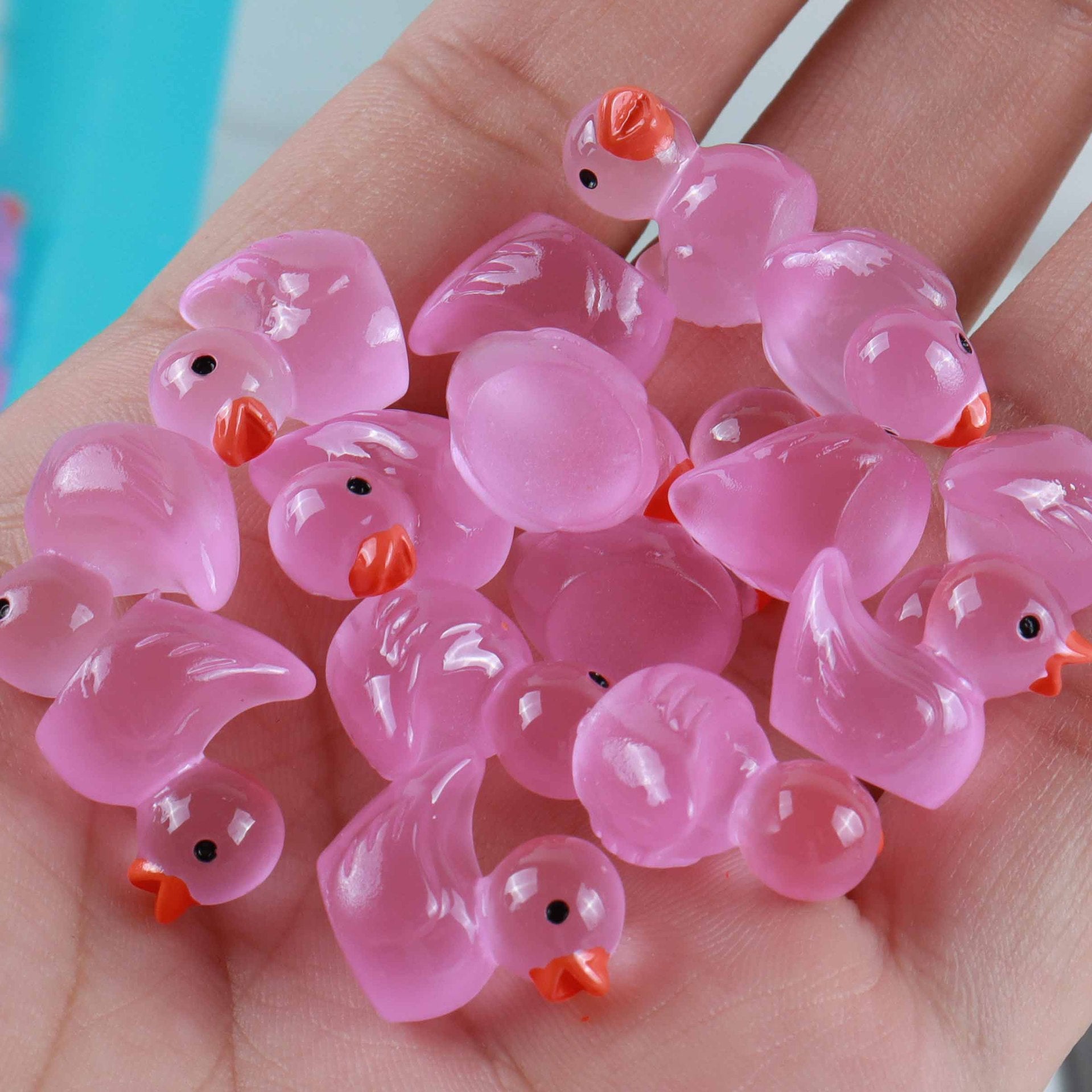 Wholesale 20pcs Wholesale Resin Glow-in-the-dark Cartoon Three-dimensional Duckling DIY Car Key Chain Decoration