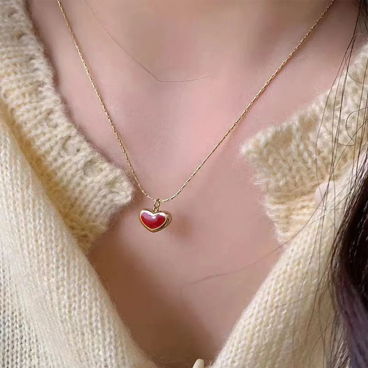 Wholesale Sweet red heart necklace small titanium steel gold-plated clavicle chain