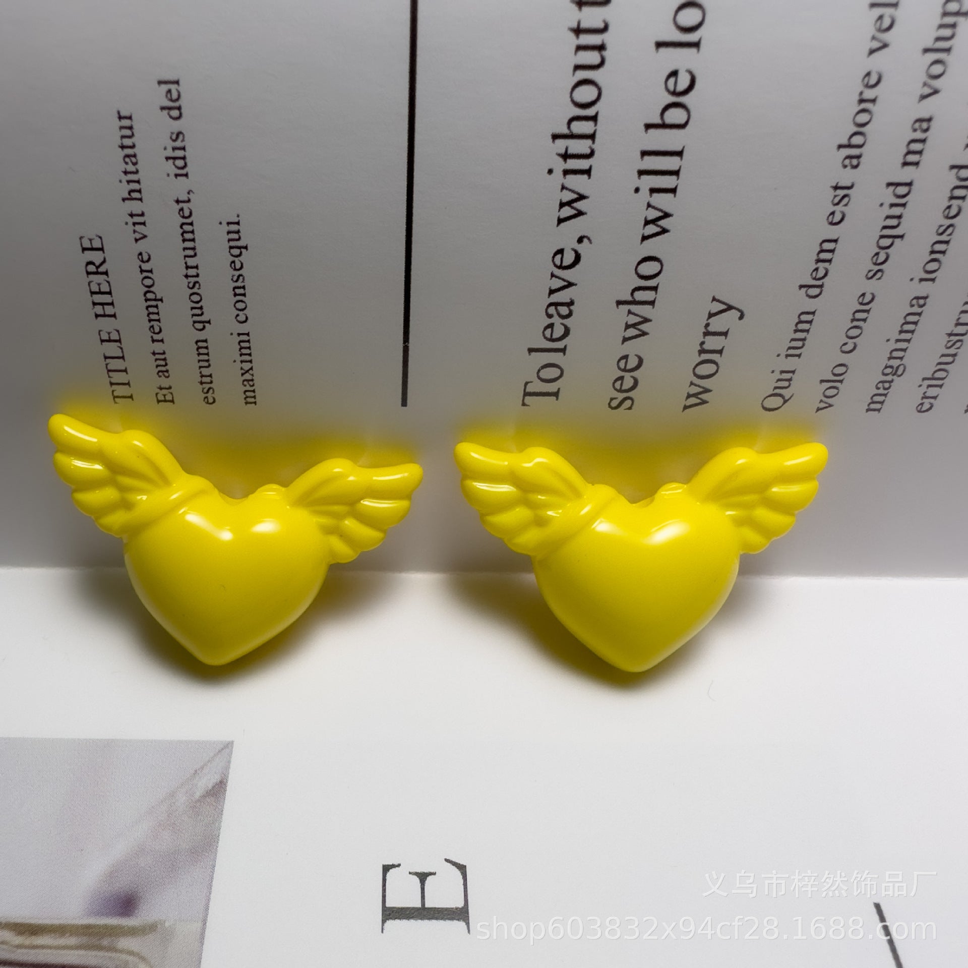 Wholesale of 100PCS/PACK Acrylic Solid Color Baked Paint, Love Angel Wings, Plated with Colored Straight Hole Beads