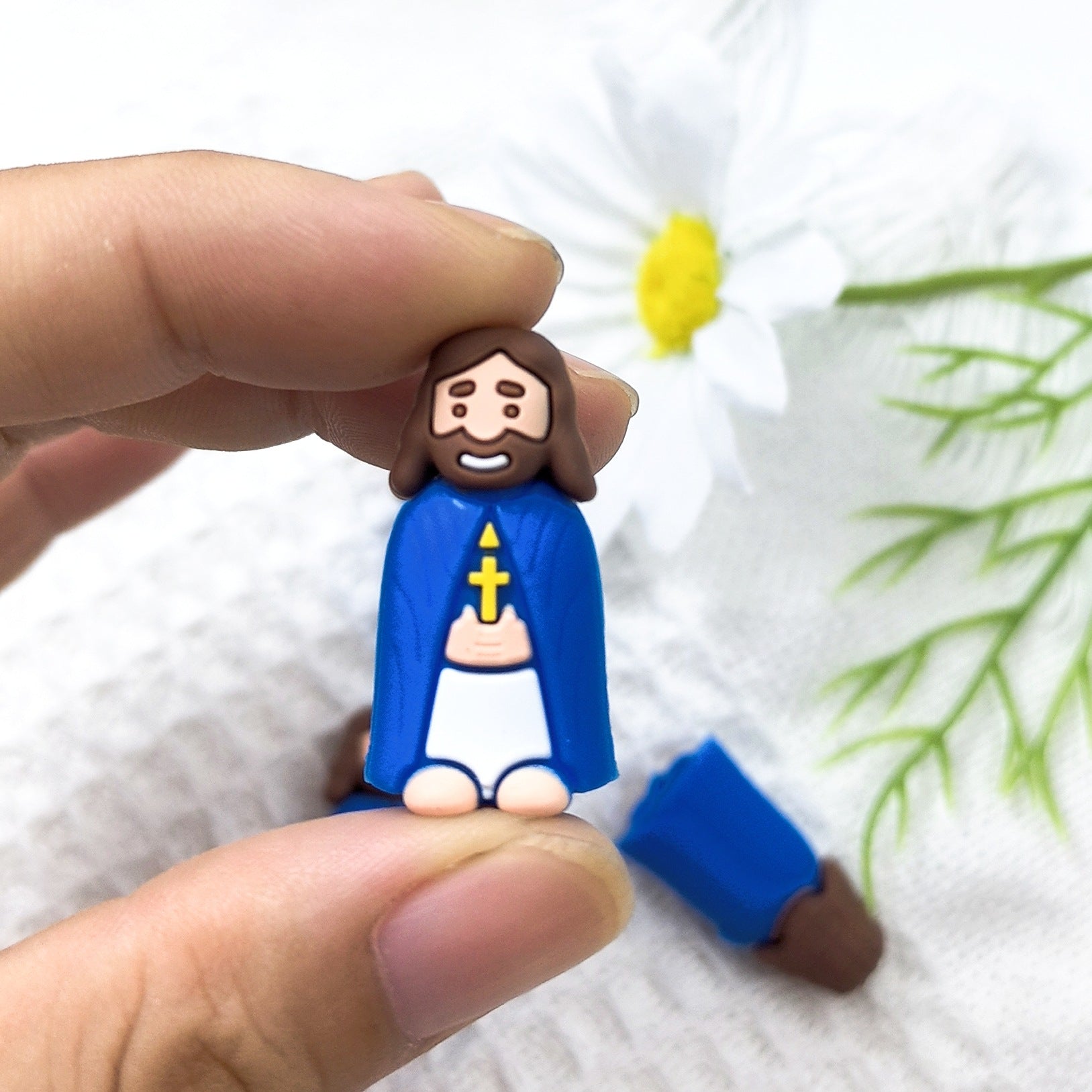 Wholesale 10pcs 3D Three-dimensional Silicone Red and Blue King Cartoon  Beads