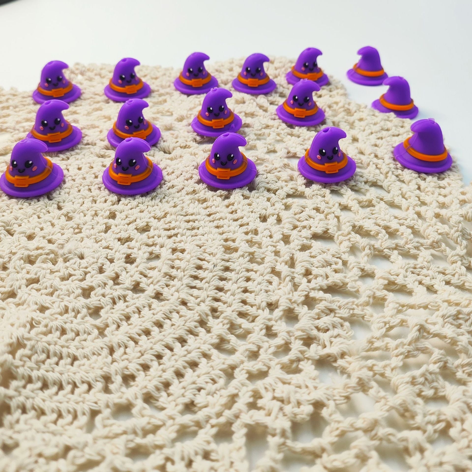 Wholesale 10pcs 3D Hot Selling Halloween New Witch Hat Three-dimensional Silicone Cartoon DYI Beads