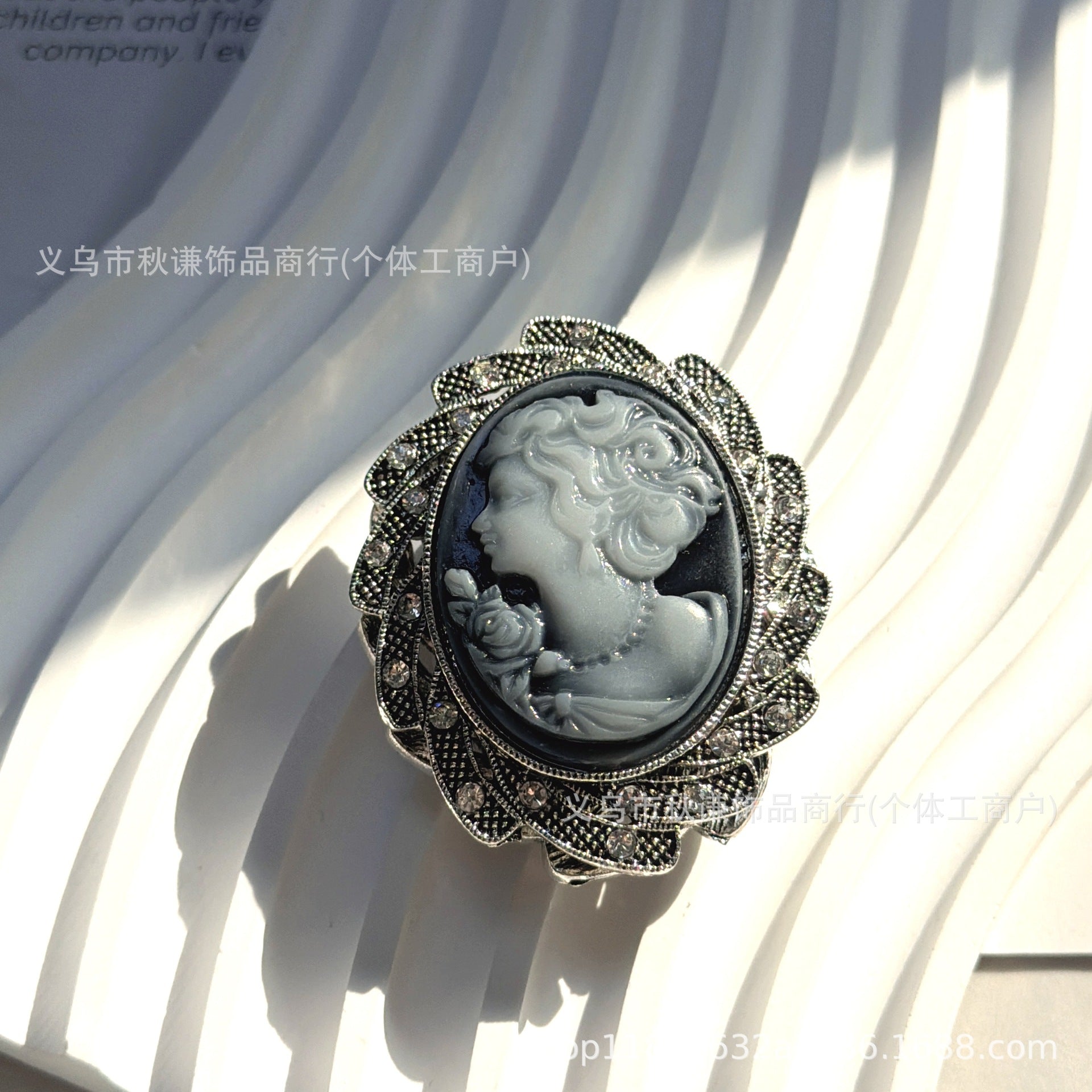 Wholesale Beauty Head Straight Hole Pen Beads