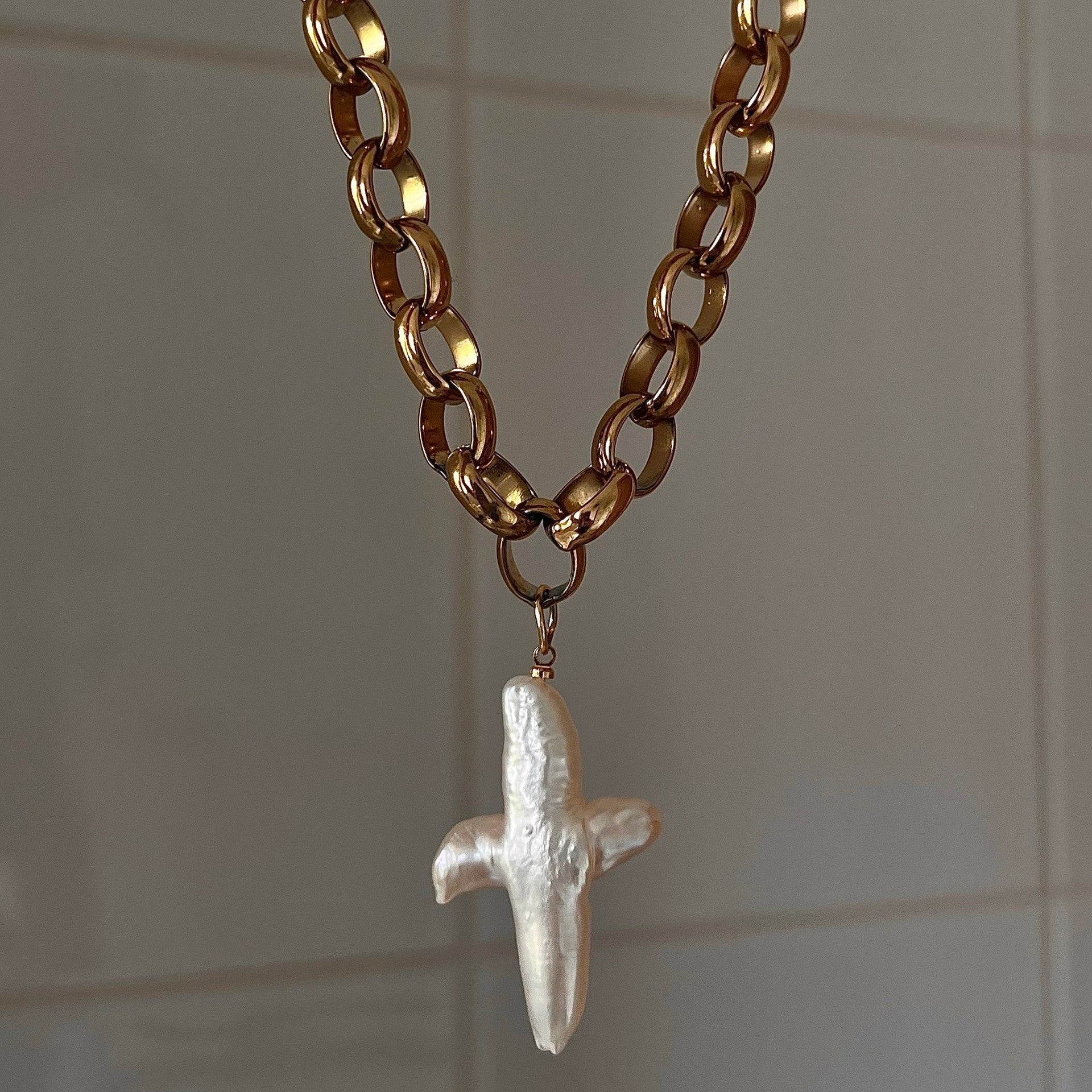 Wholesale pearl necklace cross shell necklace retro artistic Baroque style necklace