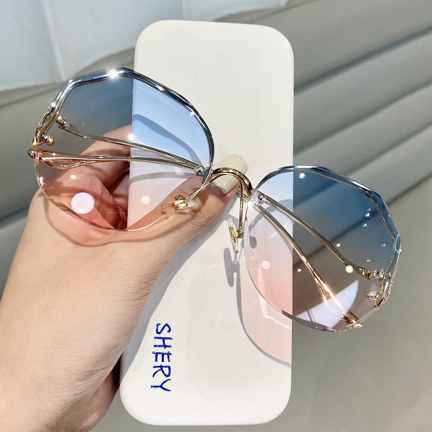 Wholesale Large framed rimless trimmed women's sunglasses