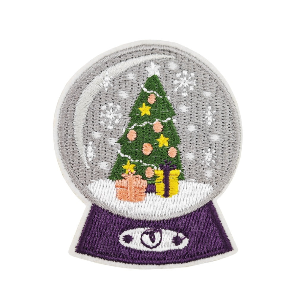 Wholesale 16Pcs Christmas Embroidered Patches Snowflake Cartoon Designs Sewing Craft Supply For Socks Decorative Gift Accessory