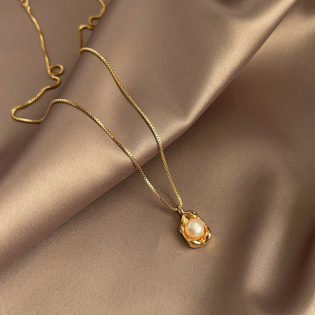 Wholesale Electroplated natural pearl heart-shaped zircon necklace