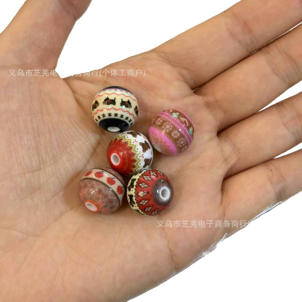 Wholesale 10pcs Embossed baked paint circular shape of Fer Island Acrylic Beads