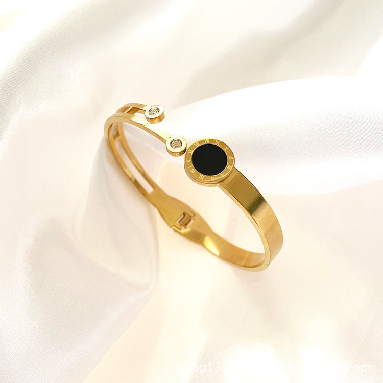 Wholesale Disc Geometric Hollow Diamond Bracelet Stainless Steel 18K Gold Plated Bracelet