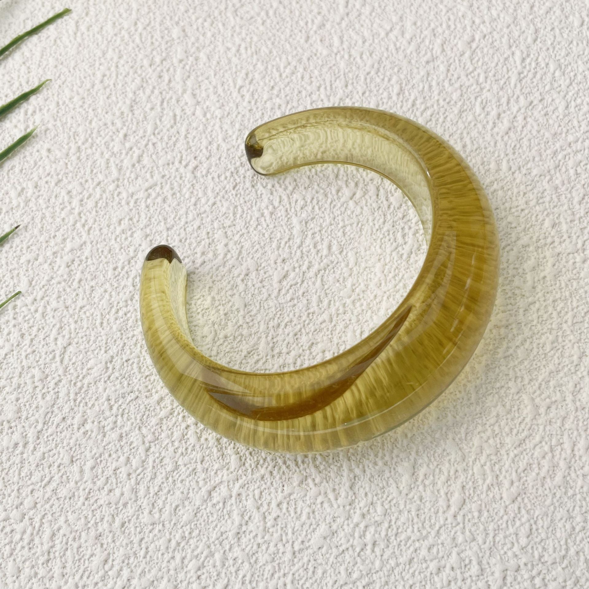 Wholesale Wide Circular Colorful Jelly Colored Dynamic Acrylic Resin Eco-friendly Bracelet