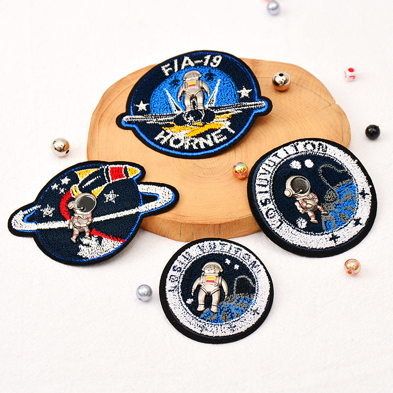 Wholesale Fashion Astronaut Space Towel Embroidery Brooch Round Cartoon Cute Clothing Pin Everyday Accessory For Resale