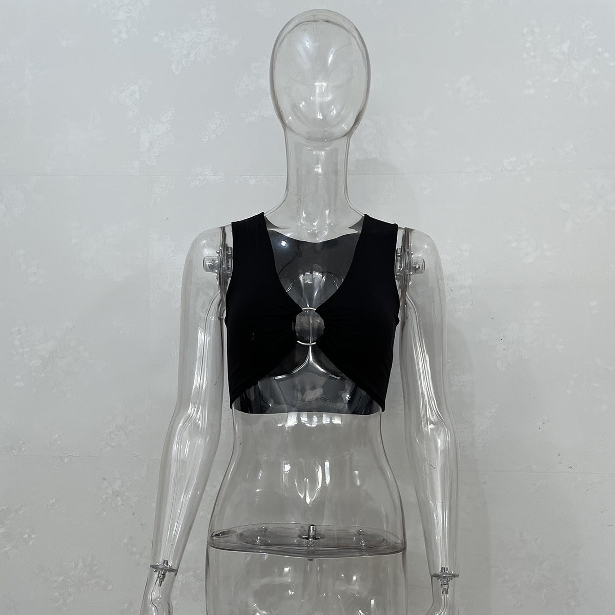 Wholesale V-neck Waist-baring Vest with A Circle on The Chest