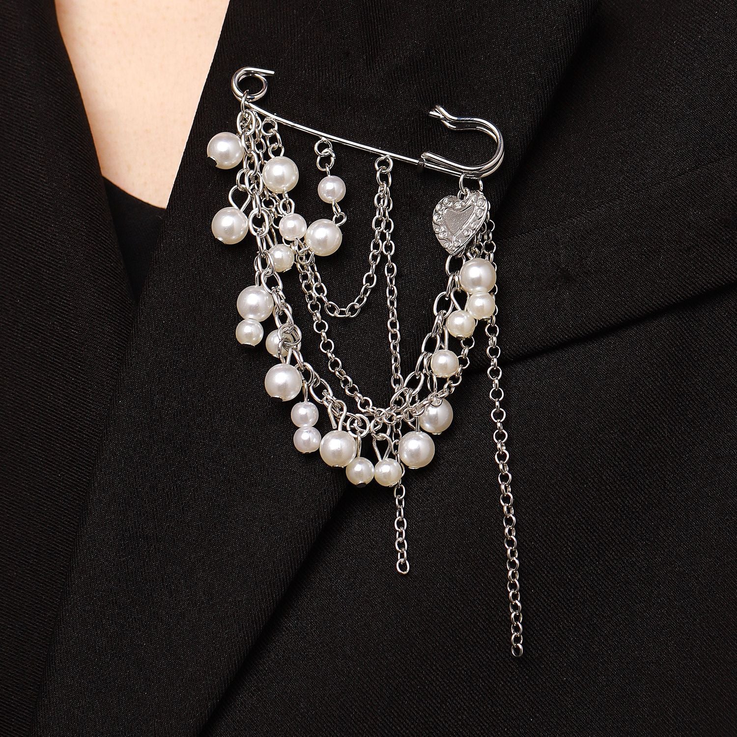 Wholesale Electroplated Alloy Heart Brooch Pin With Chain Tassel Unisex Punk Style Suit Coat Accessory