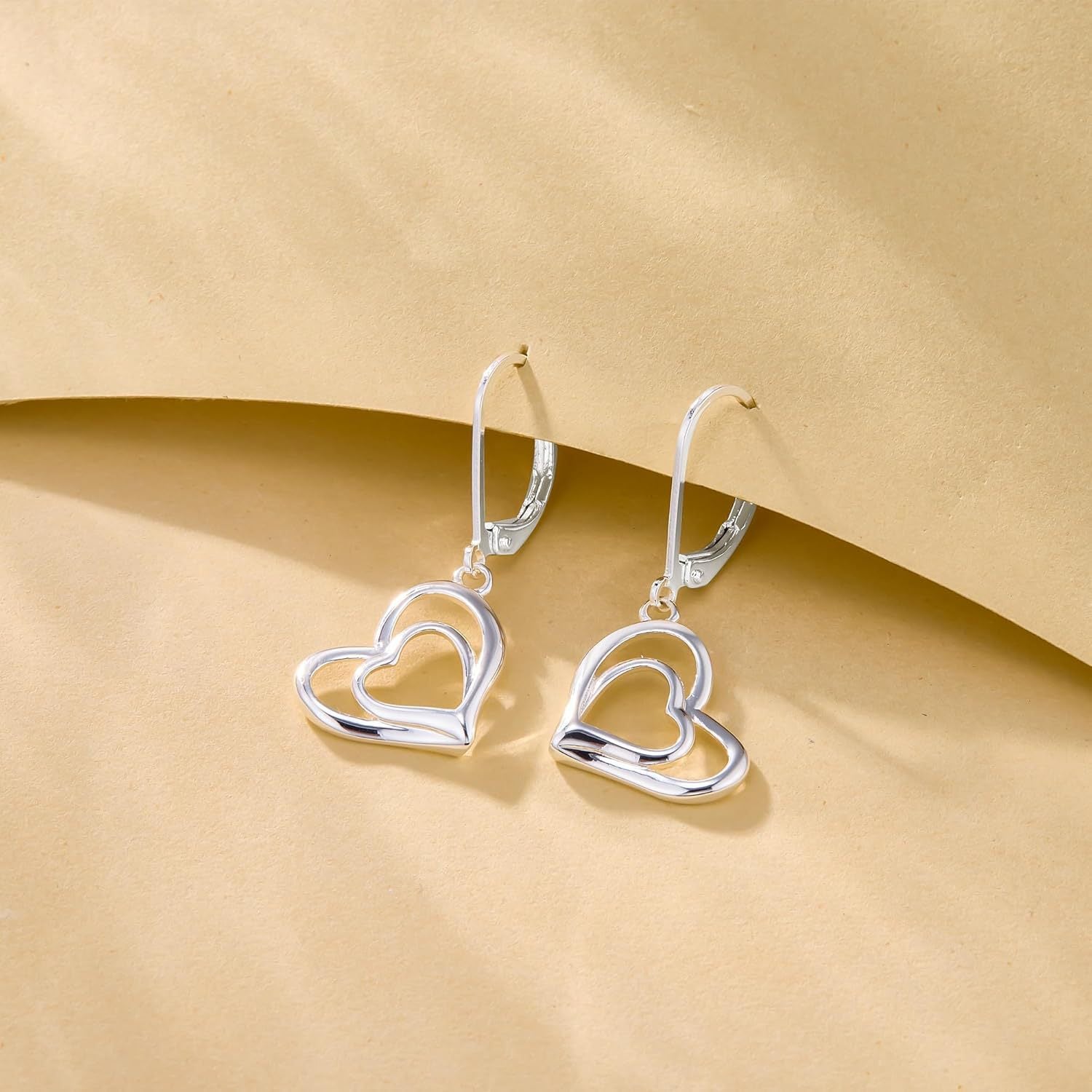 Wholesale  Women' s Love Retro Fashion Personalized Hollow Heart-Shaped Pendant Earrings