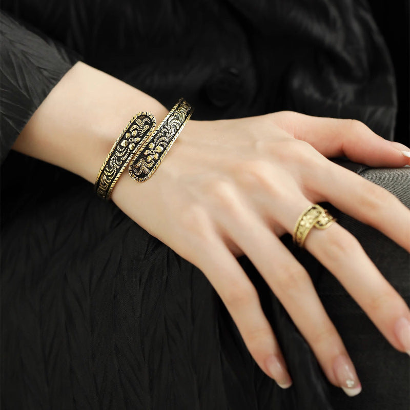 Wholesale Antique Gold Flower Retro Distressed All-match Bracelet