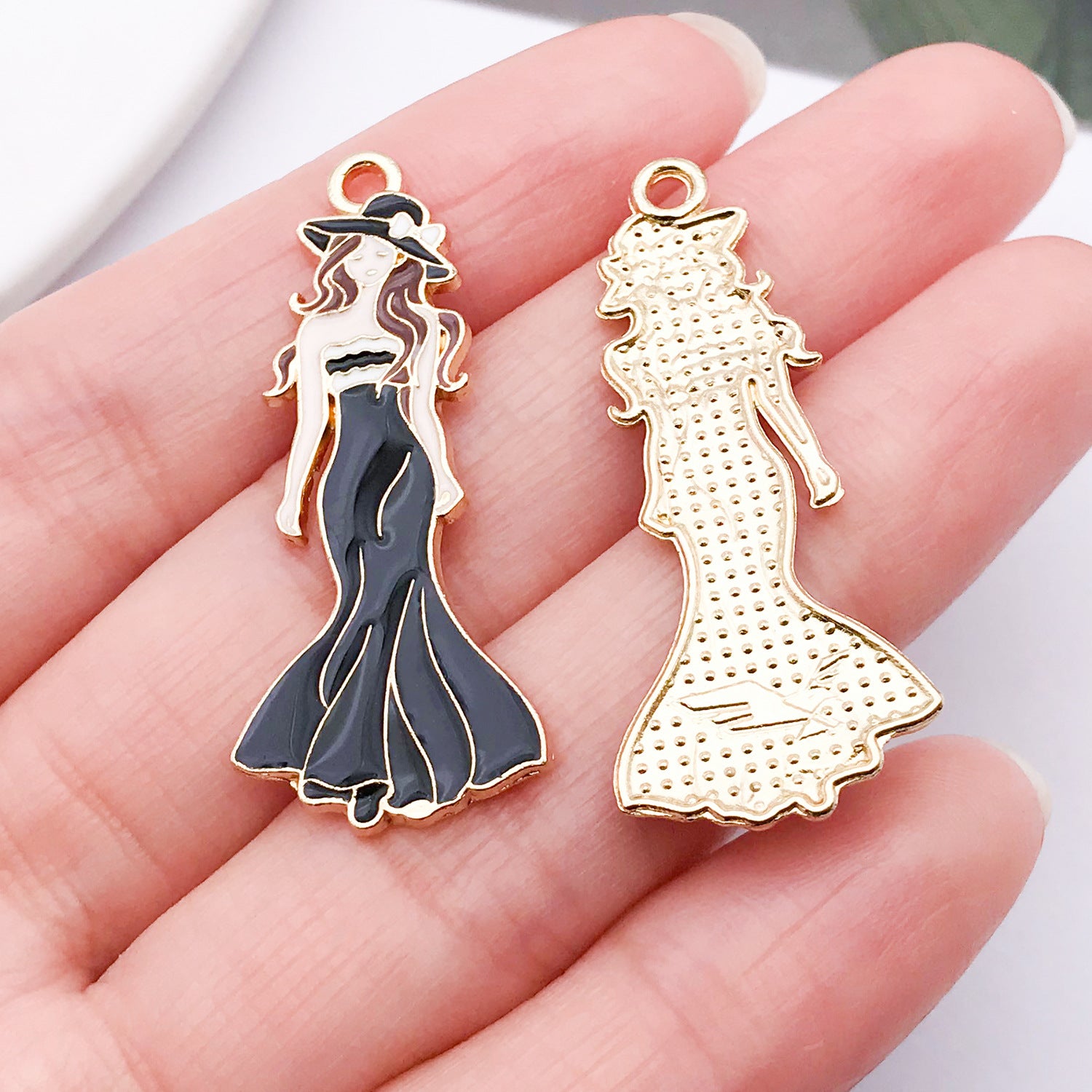 Wholesale Chic Lipstick High Heel Zinc Alloy Pendants Electroplated Oil Drip Charms For DIY Jewelry Fashion Accessory Gift Resale