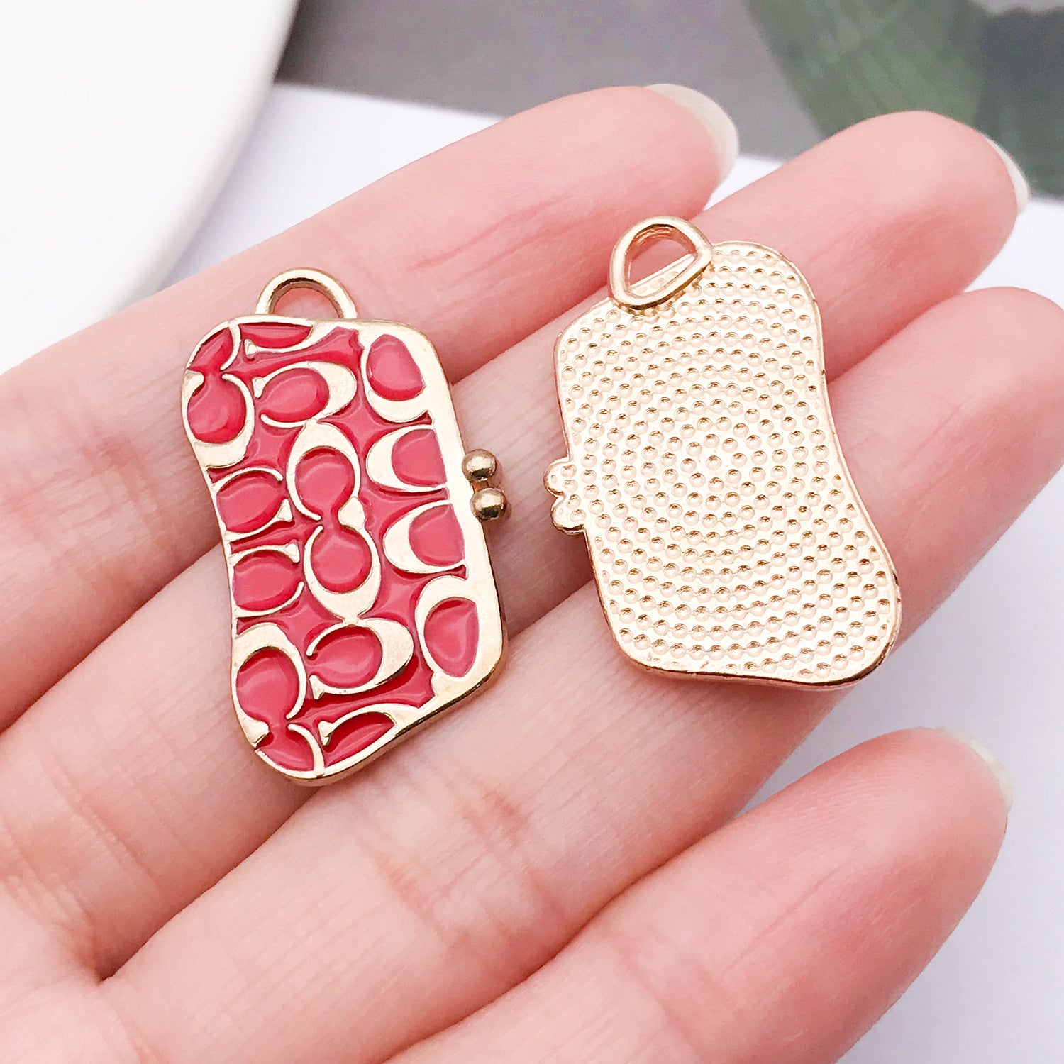 Wholesale Chic Lipstick High Heel Zinc Alloy Pendants Electroplated Oil Drip Charms For DIY Jewelry Fashion Accessory Gift Resale